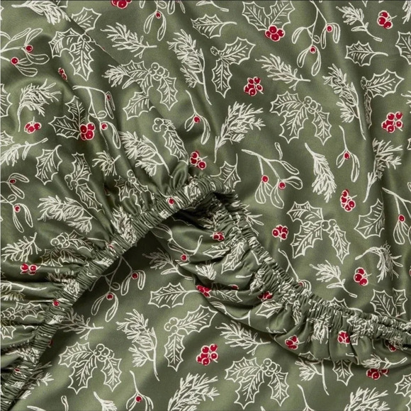 NWT Full 400 Thread Count Performance
Holiday Sheet Set Green Holly - Thres… - Picture 4 of 7